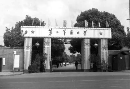 军医大学对眼睛视力有什么要求_军医大学_军医大学有军籍和无军籍的区别