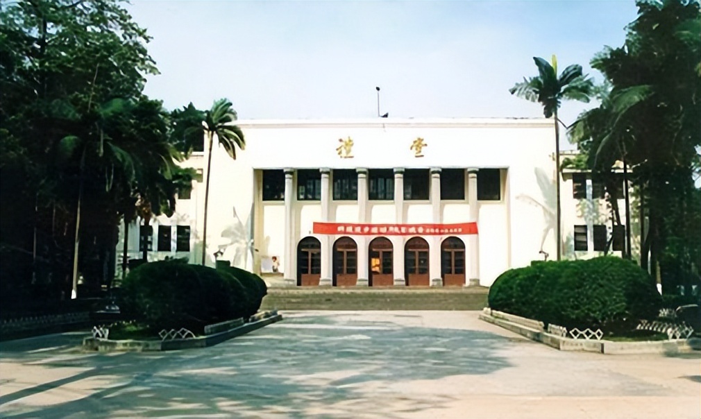 军医大学_军医大学对眼睛视力有什么要求_军医大学毕业后的去向和待遇