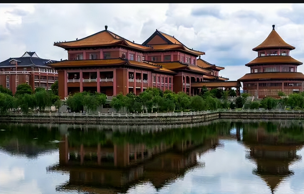 军医大学毕业后的去向和待遇_军医大学对眼睛视力有什么要求_军医大学