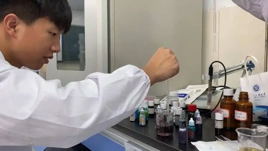 _齐鲁工业大学女生_ 齐鲁工业大学化妆品协会 