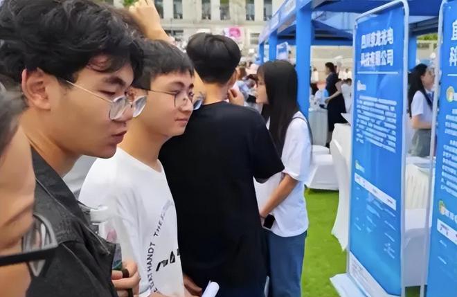 大学生就业薪资排名_2024本科毕业生薪资排名_文科冷门专业