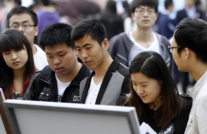 大学生就业薪资排名_2024本科毕业生薪资排名_文科冷门专业