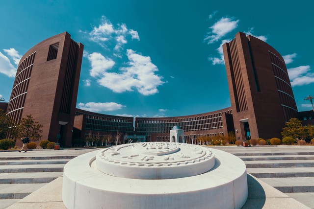 华中科技大学专业_中山大学人工智能专业就业前景_中坚九校就业薪资高专业推荐
