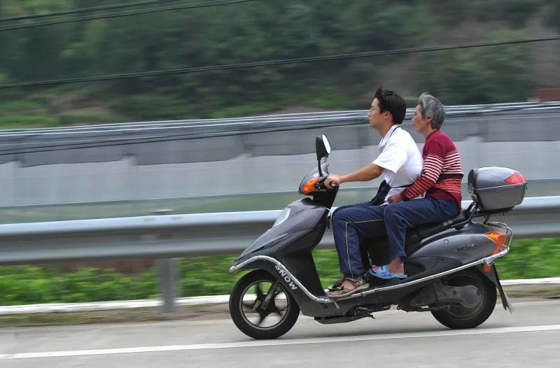 人物感动中国事迹_感动中国人物集合_感动中国人物
