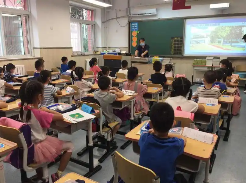 对外经济贸易大学附属小学一年级新生入学_对外经贸大学入学_贸大附小新生入学仪式