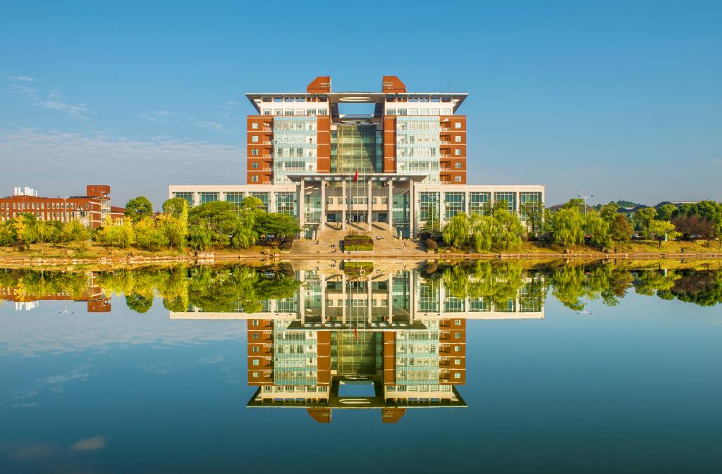 上海理工大学 vs 长沙理工大学_上海大专院校排名_高考分数选择大学
