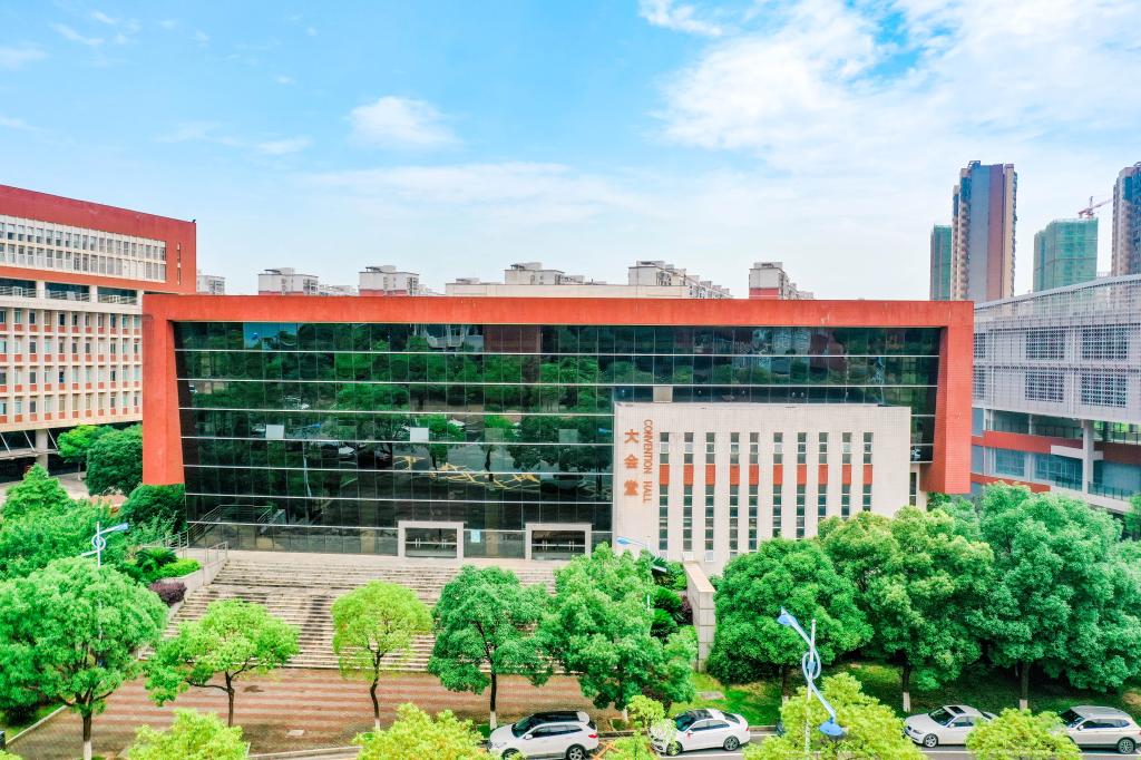 高考分数选择大学_上海理工大学 vs 长沙理工大学_上海大专院校排名