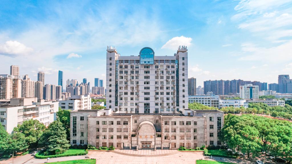 高考分数选择大学_上海理工大学 vs 长沙理工大学_上海大专院校排名