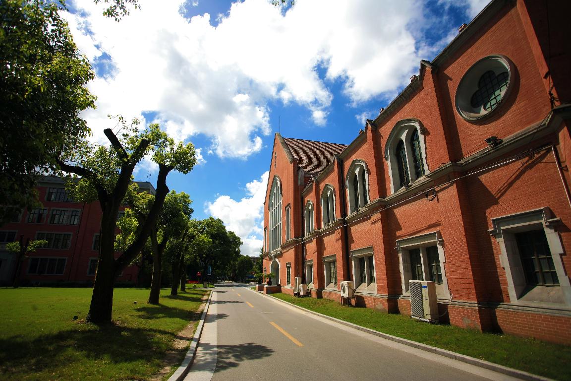 上海大专院校排名_高考分数选择大学_上海理工大学 vs 长沙理工大学