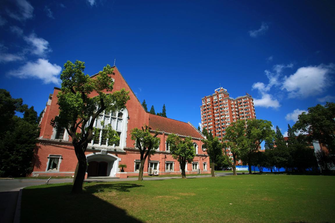 上海大专院校排名_高考分数选择大学_上海理工大学 vs 长沙理工大学