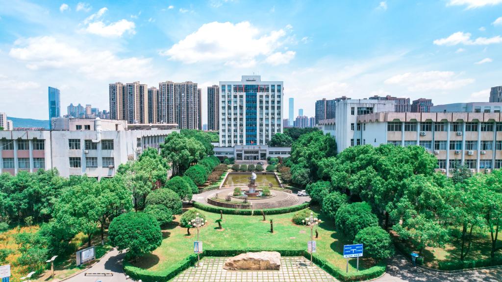 高考分数选择大学_上海理工大学 vs 长沙理工大学_上海大专院校排名